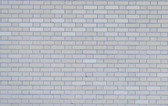 Zdjęcie do artykułu: Jak wygląda czyszczenie klinkieru na ogrodzeniach i cokołach?